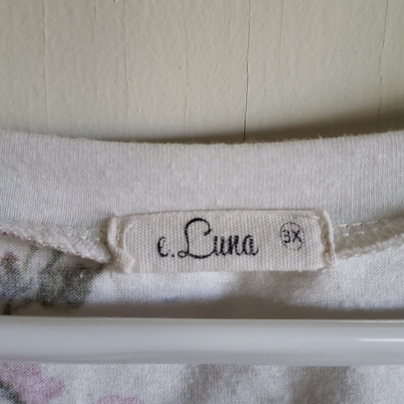 E.Luna ladies top - Picture 2 of 2